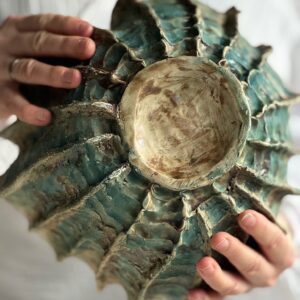 Shell small glazed vase
