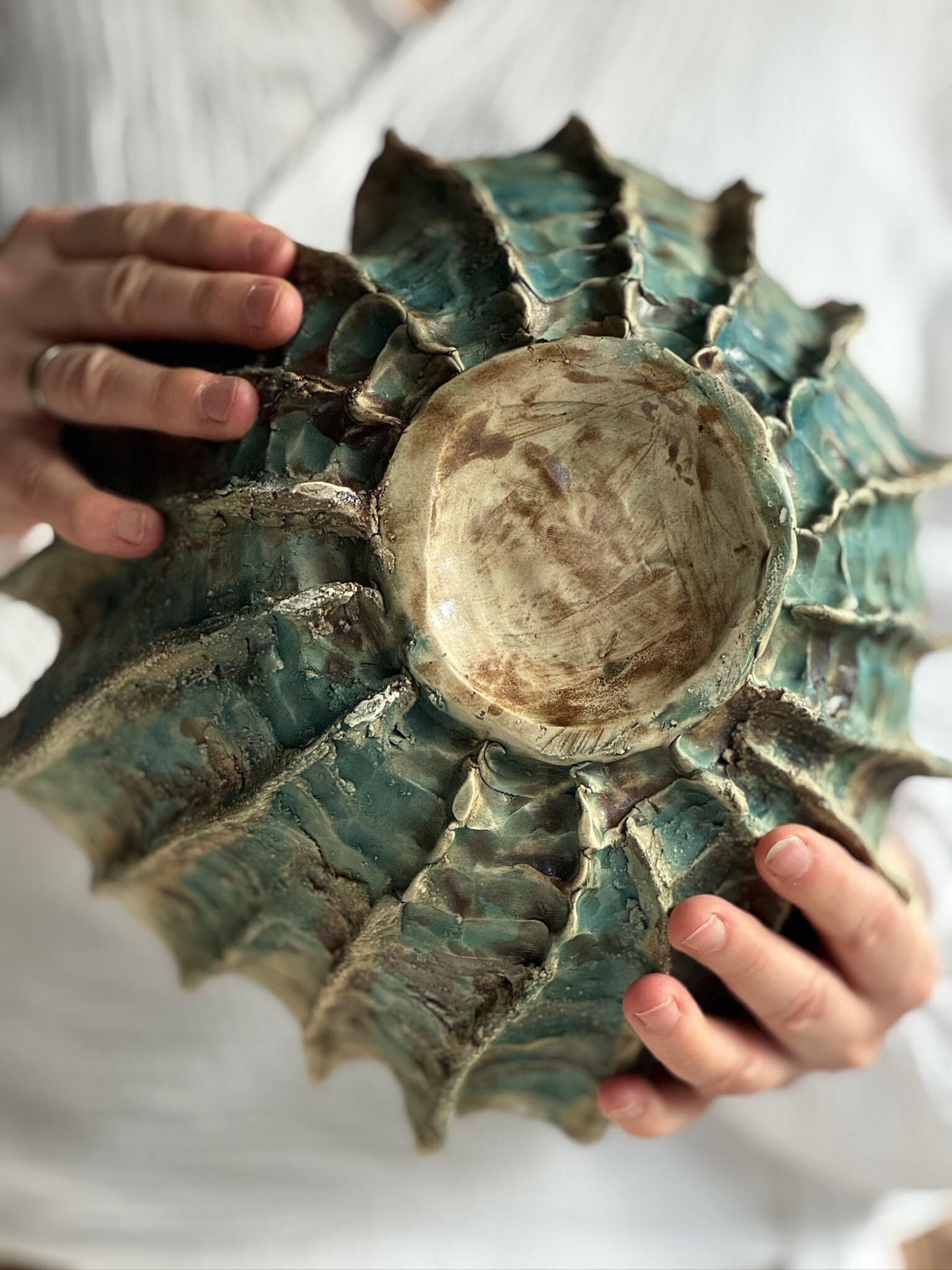 Shell middle glazed vase